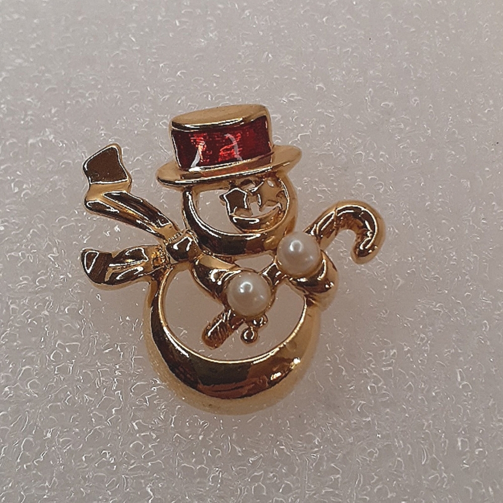 Avon Gold Tone Snowman Lapel Pin 1991